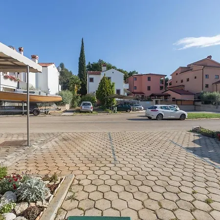 With Parking Space - 7154 Apartman Porec