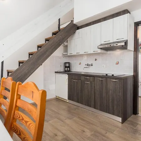 Apartamento With Parking Space - 7154 Poreč